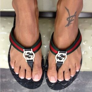Gucci GG Logo Monogram Flip Flop- Black. Size 37.5 (7.5)